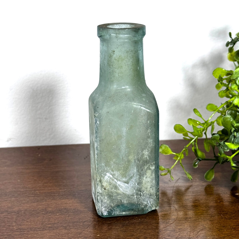 Antique Late 19th/Early 20th Century Aqua Glass Bottle – Unmarked